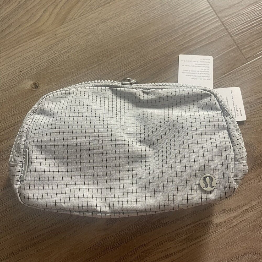 New Lululemon Everywhere Belt Bag - Seal Grey/Graphite Grey Grid Sold Out Rare